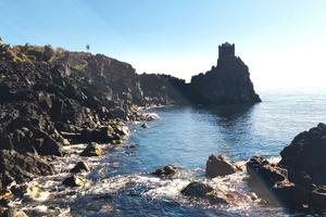 Ampio bilocale santa tecla a pochi passi dal mare