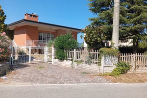 splendida villa in frazione tranquilla vicino a Gu