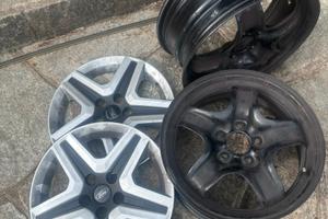 4 Cerchi 16” in acciaio e copricerchi Ford Focus