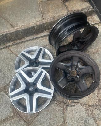 4 Cerchi 16” in acciaio e copricerchi Ford Focus