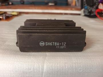 Regolatore di tensione 