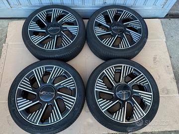 Ruote complete di cerchi da 17 pollici Fiat 500e