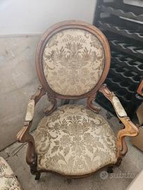 poltrona vintage in legno e tessuto damascato