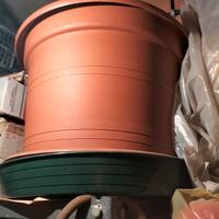 vasi in coccio e plastica 