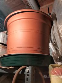 vasi in coccio e plastica 