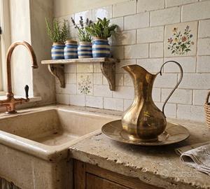 Set Vintage caraffa +Bacile in ottone 
