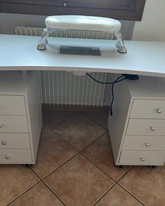 Tavolino per unghie con aspirapolvere