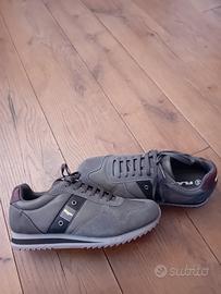 Blauer sneakers