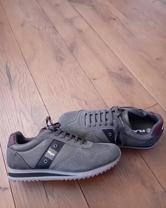 Blauer sneakers
