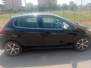 PEUGEOT 208 1.2 