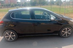 PEUGEOT 208 1.2 