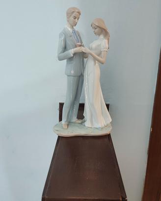 statua innamorati porcellana