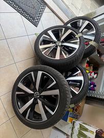 Set cerchi e gomme originali golf 8