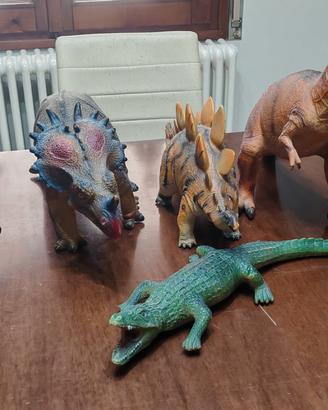 Dinosauri giocattolo di gomma