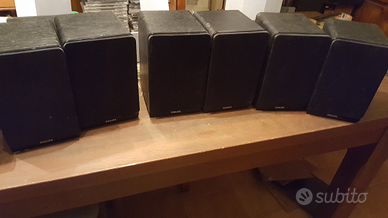 Varie casse acustiche per radio