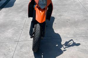 Moto sm KTM 950