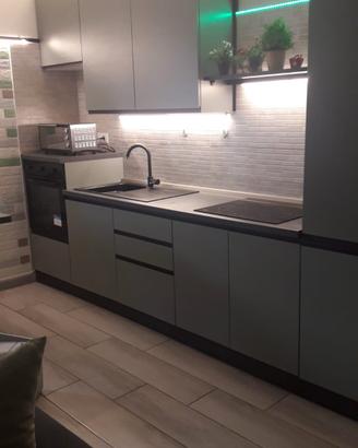 cucina componibile con penisola 