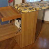 Mobile con asse da stiro a scomparsa