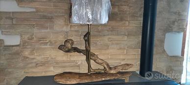 Lampada artigianale fatta a mano in legno