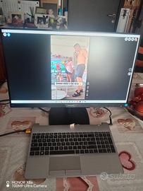 Utilizzabile solo con monitor esterno 