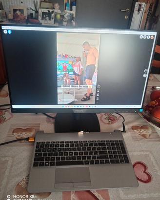 Utilizzabile solo con monitor esterno 