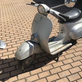 Piaggio Vespa 50 R (V5A1)