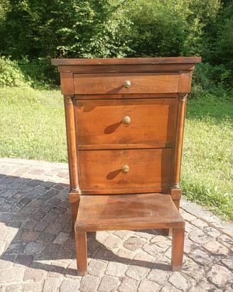 Comodino/ inginocchiatoio in stile  neoclassico
