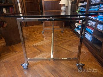 ampia scrivania in vetro (casa o ufficio)