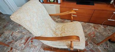 Poltrona a dondolo vintage  in legno 