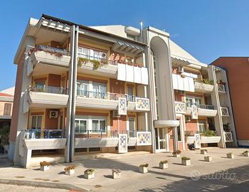 Luminoso quadrilocale in Via delle Viole