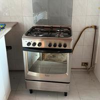 Cucina Hotpoint Ariston 4 fornelli forno elettrico