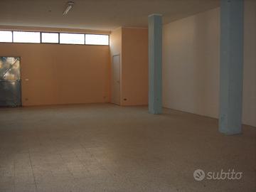 220 mq di locale
