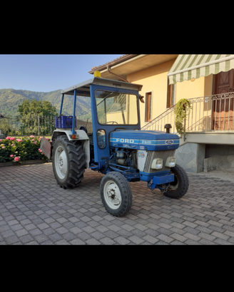 Trattore FORD 2610