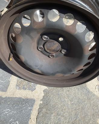 cerchi in ferro da  15 pollici per Audi A1.