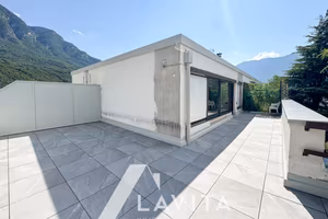 Grande appartamento con terrazzo a Egna