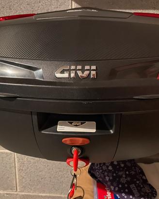 Bauletto 47lt Givi Blade con schienalino e piastre