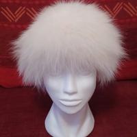 Cappello in pelliccia di volpe bianca