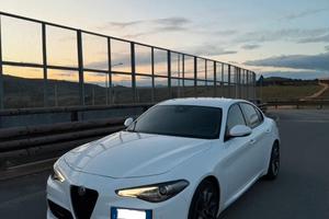 Alfa Romeo Giulia 2.2 180cv