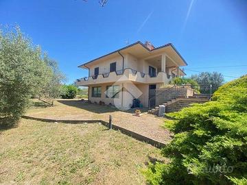 VILLA SINGOLA A MONTEFIASCONE