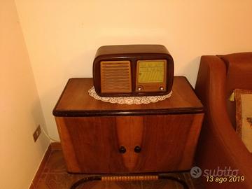 Mobile bar con giradischi