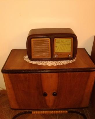 Mobile bar con giradischi