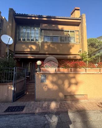 VILLA A SCHIERA A TERNI