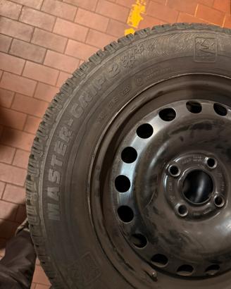Cerchi + gomme invernali 165/70/14 81T