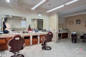 Me-centro, attivita' pluriennale di parrucchiere