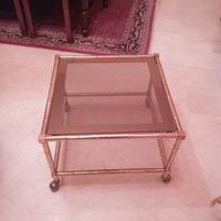 tavolino basso vetro e metallo.