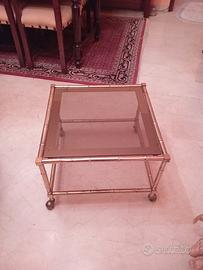 tavolino basso vetro e metallo.