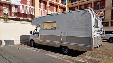 camper  mansardato Laika 3 L,  5 posti letto 