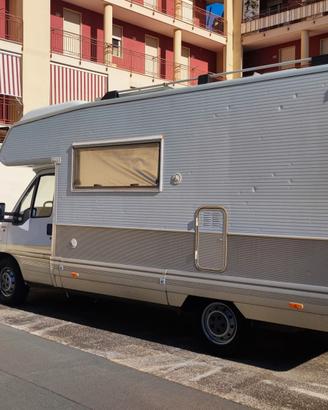 camper  mansardato Laika 3 L,  5 posti letto 