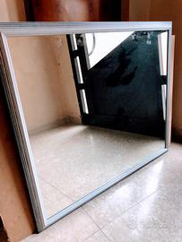 Specchio con cornice in legno dipinto a mano