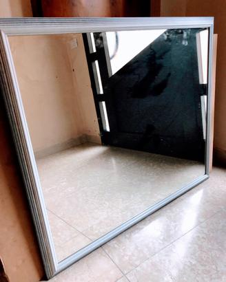 Specchio con cornice in legno dipinto a mano
